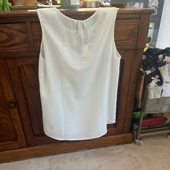 A Ladies Light White Blouse - Picture 2 of 7